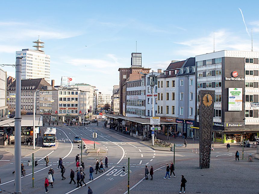 der Jahnplatz, Verkehrsknotenpunkt in der Bielfelder Innenstadt