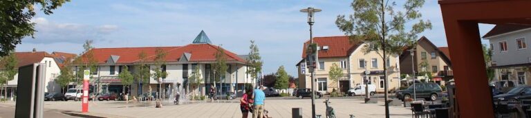 cropped-cropped-Marktplatz-Sommer-1LeoN-Website.jpg