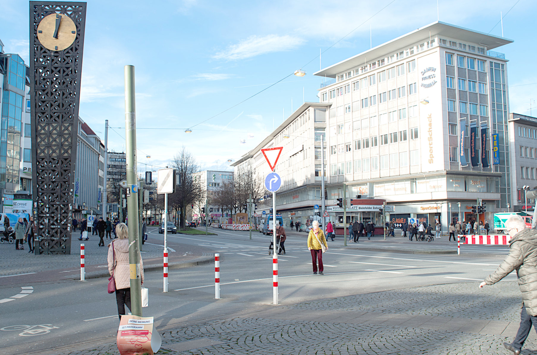 der Jahnplatz, Verkehrsknotenpunkt in der Bielfelder Innenstadt