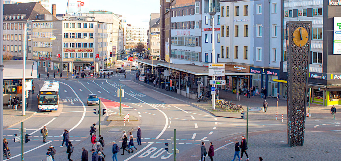 der Jahnplatz, Verkehrsknotenpunkt in der Bielfelder Innenstadt