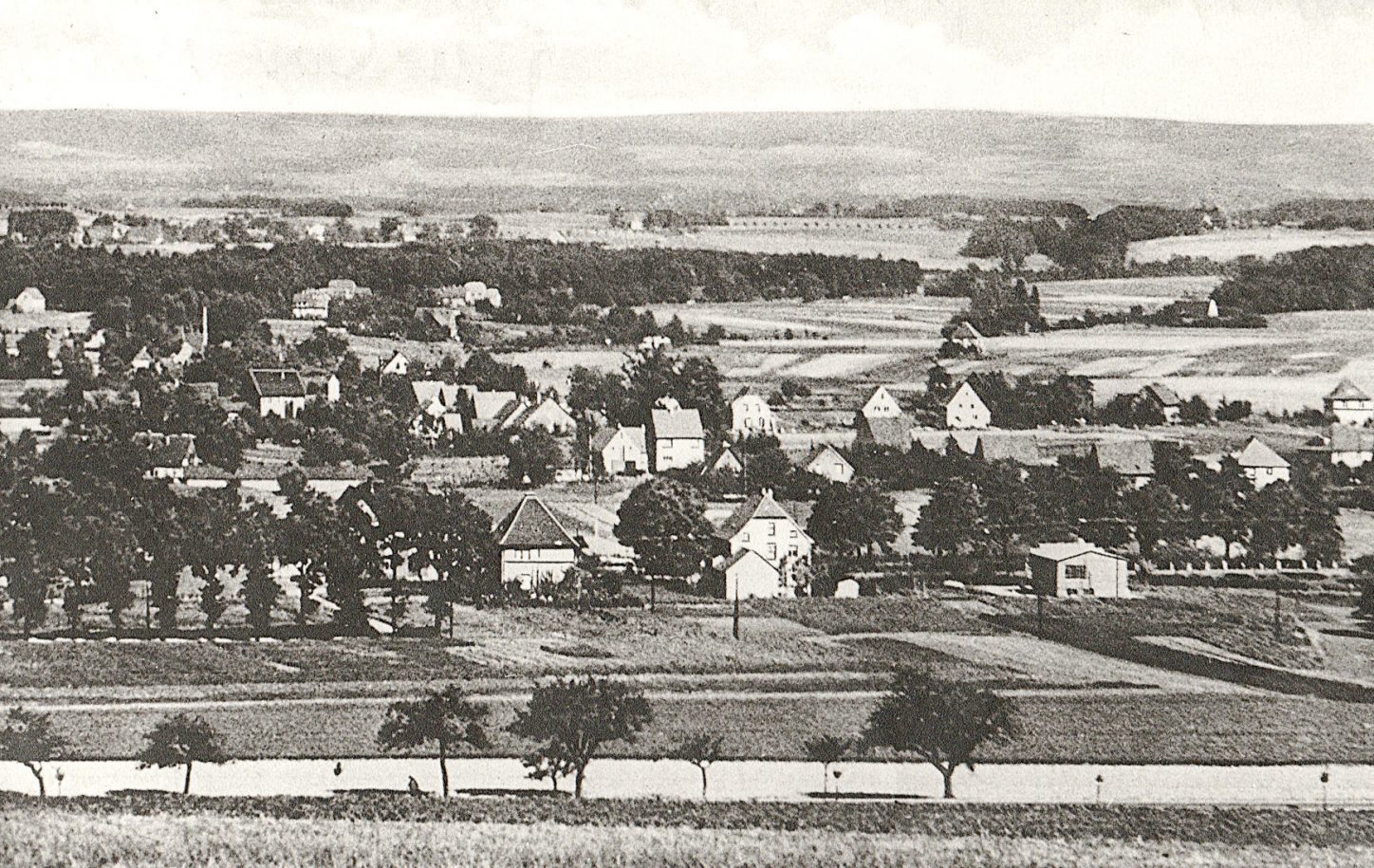 Friedlich: Dieser Blick bot sich den amerikanischen Truppen, als sie den Kampf um Oerlinghausen gewonnen hatten und auf Asemissen zufuhren. Foto: Heimatverein