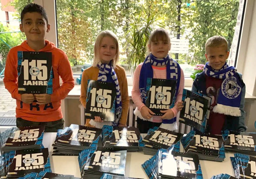 Arminia überrascht die KInder der GS Asemissen
