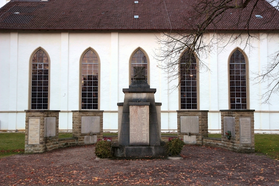 Ehrenmal an der evanglisch-reformierten Kirche Leopoldshöhe