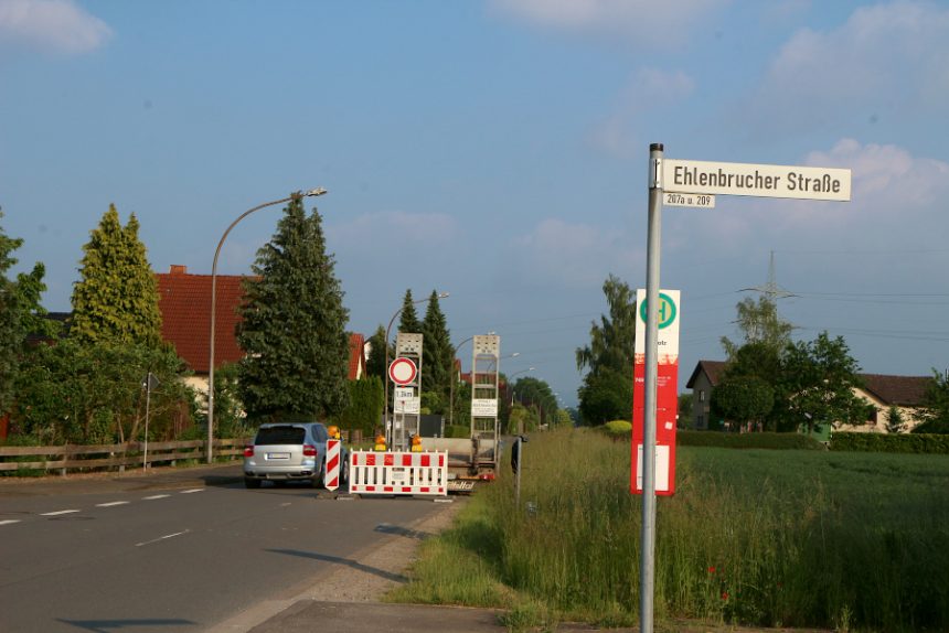 Die Ehlenbrucher Straße ist auf Lagenser Gebiet gesperrt. In Höhe der Bahnhaltepunktes Ehlenbruch wird gebaut. Foto: Thomas Dohna