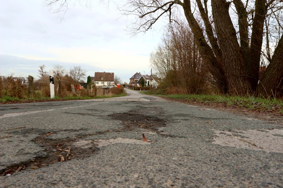 Die Straße Im Holtkamp ist noch nie im technischen Sinne ausgebaut worden. Im Bereich der Siedlung soll das laut einer Liste der Gemeindeverwaltung 2024 geschehen. Archivfoto: Thomas Dohna