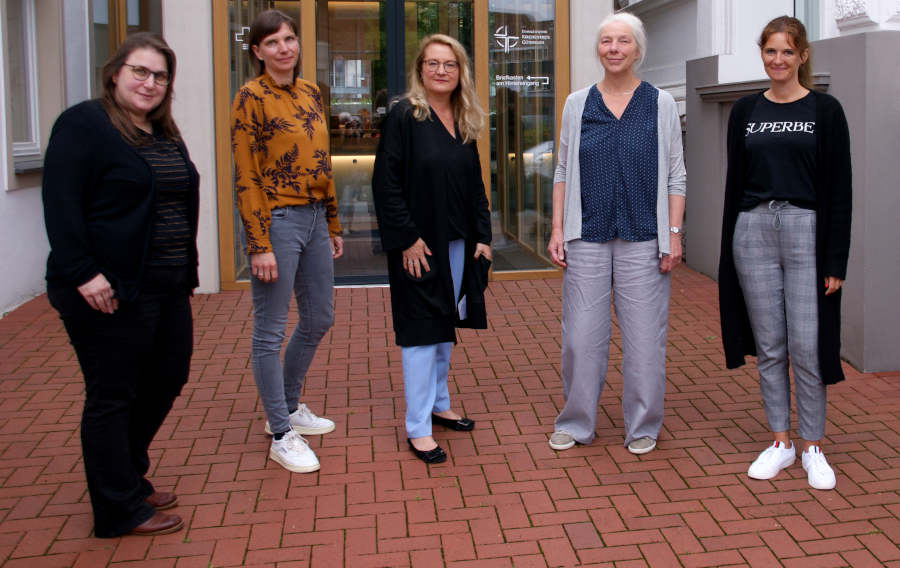 Kooperationsprojekt mit: Heike Gross, Kerstin Rohdenburg, Dr. Marie Huchthausen, Gudrun Babendererde, Romina Rommel (v.l.) Foto: Evangelischer Kirchenkreis Gütersloh