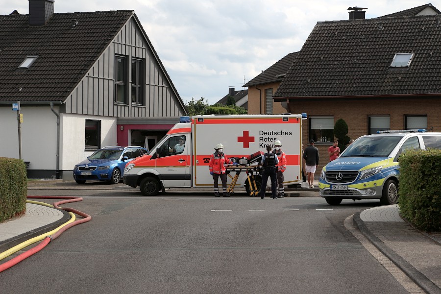 Die Helfer des Deutschen Roten Kreuzes sind angerückt. Foto: Edeltraud Dombert