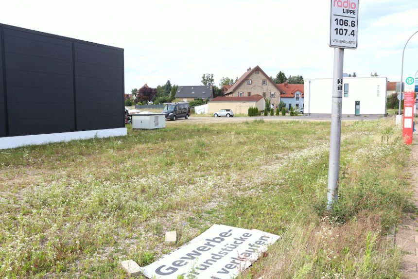 Die Stief-Halle links und das weiße Gebäude rechts sind während der vergangenen fünf Jahre auf dem Gebiet des Bebauungsplans Zentrum-Süd entstanden. Nach Angaben der Verwaltung können sich Anlieger und Investoren nicht auf einen Entwurf des Bebauungsplans einigen. Foto: Thomas Dohna