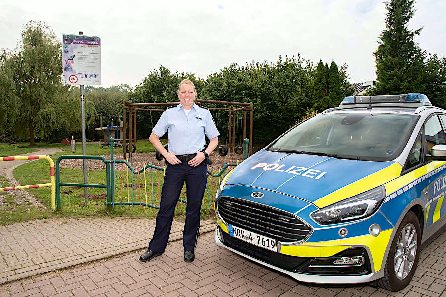 Polizeihauptkommissarin Nina Worm ist die erste Bezirksbeamtin Lippes und die neue Bezirksbeamtin in Leopoldshöhe. Foto: Polizei Lippe