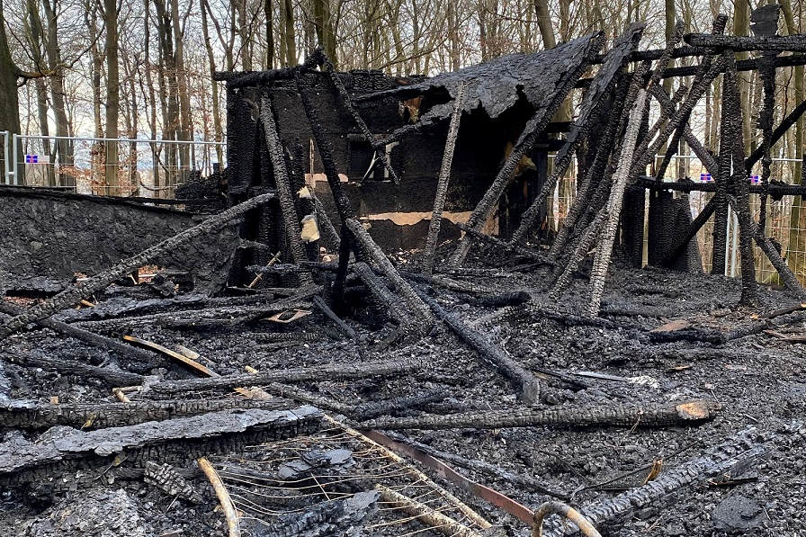 Die historische Bandelhütte am Hermannsdenkmal ist abgebrannt. Foto: Landesverband Lippe