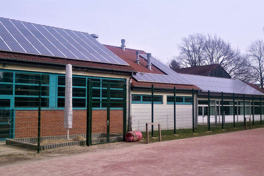 Photovoltaikanlagen auf dem Anbaudach der Grundschule Asemissen. Foto: bsg-leo.de