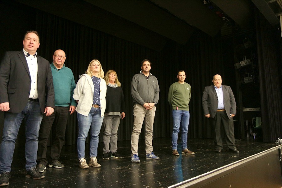 Der neue Vorstand des TuS Bexterhagen ist der alte: Thorsten Dodt, Werner Rabe, Katrin Albrink, Simone Flege, Mark Hollensteiner, Marcel Werner und Andreas Brinkmann. Foto: Thomas Dohna