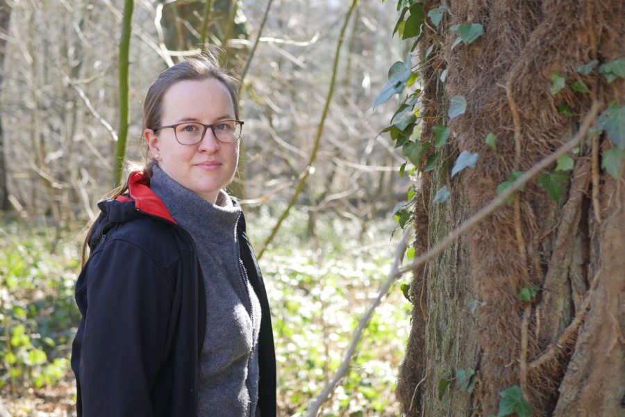 Kümmert sich um rund 580 Hektar kreiseigene Waldflächen: Försterin Vanessa Rothkegel. © Kreis Lippe