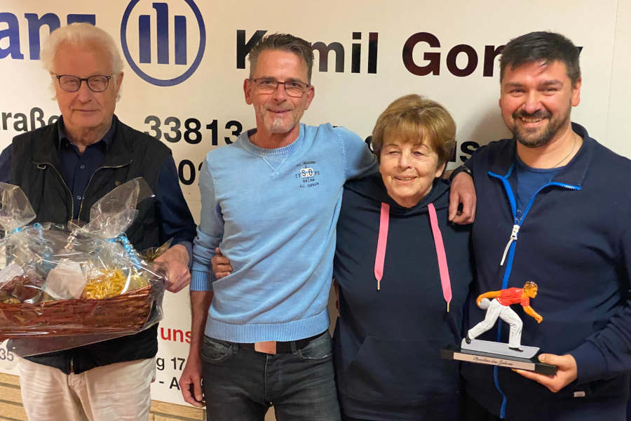 Die Sportkegler Greste ehrten Franz Hayk, Matthias Fortkord, Monika Schultze und Maik Aderhold (von links). Foto: Privat