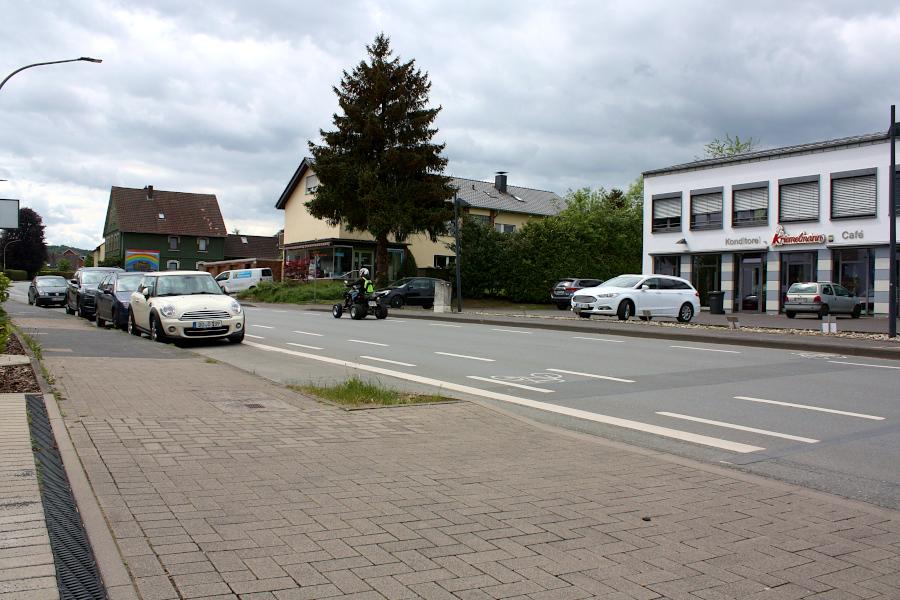 Für diese Ausfahrt wollte die CDU im Gemeinderat einen Verkehrsspiegel auf der anderen Straßenseite anbauen lassen. Sie hält die Situation für gefährlich, die Verwaltung und die Mehrheit der Verkehrspolitiker nicht. Foto: Thomas Dohna