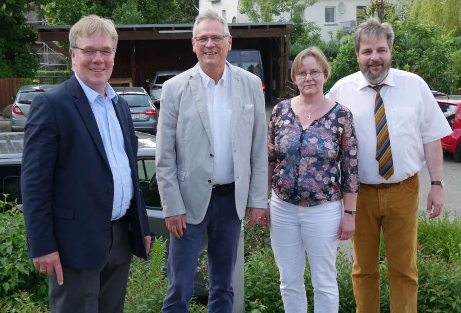 Pfarrkonferenz in Langenholzhausen zum Thema Interprofessionelles Pastoralteam mit: Dietmar Arends, Ernst-Eduard Lambeck, Liane Stork, Friedrich Stork (v.l.)