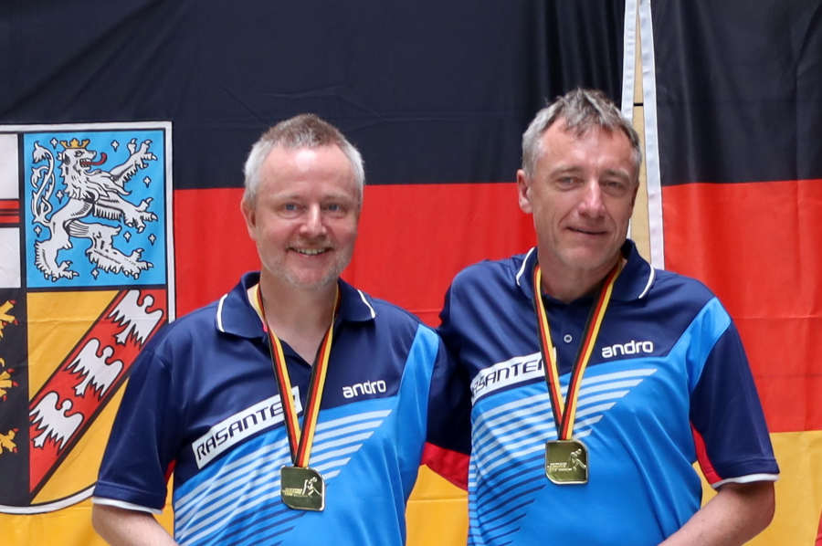 Doppel zusammen mit Ludger Ostendarp (FSV Fröndenberg). Beide hatten bis dato noch nie gemeinsam Doppel gespielt. Nach zwei Auftaktsiegen haben sie im Halbfinale das seit vielen Jahren eingespielte Doppel Beranek/Stark niedergerungen.