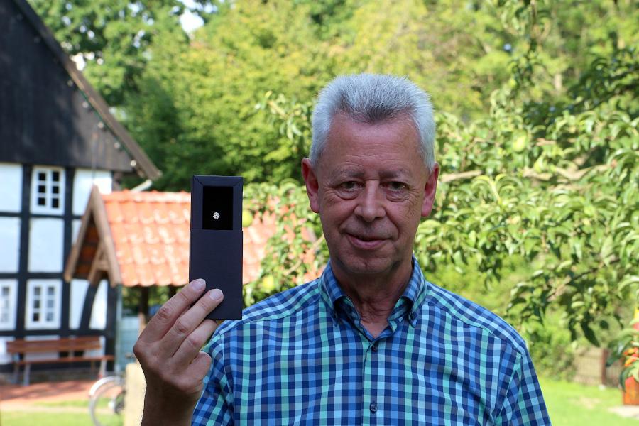 Klaus Sunkovsky ist mit der zweithöchsten Auszeichnung des Lippischen Heimatbundes geehrt worden, der Silbernen Lippischen Rose. Foto: Thomas Dohna