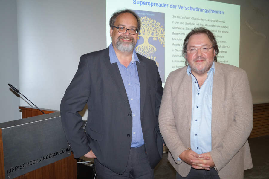 Landespfarrer Horst-Dieter Mellies, Beauftragter der Lippischen Landeskirche für Weltanschauungsfragen, konnte als Referent Dr. Matthias Pöhlmann im Landesmuseum begrüßen. v.l. Foto: Lippische Landeskirche