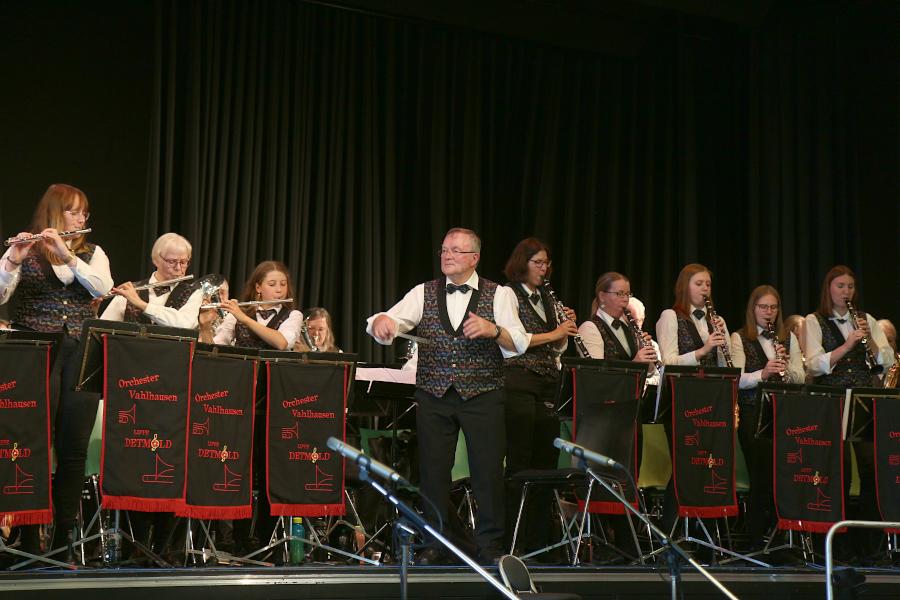 Das Orchester Vahlhausen unter der Leitung von Lothar Tarnow war beim Konzert des Männergesangvereins Leopoldshöhe zu Gast. Foto: Thomas Dohna