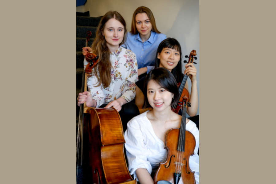 Das Ixora Streichquartett, bestehend aus den Studierenden Maria Zontova und Eun Sun Kim (Violine), Yi Lu (Viola) und der Cellistin Aneta Stefanska, spielen Werke von Haydn, Schubert und Bartók am Sonntag, 30. Otober in der Kirche zu Bergkirchen. Foto: Privat