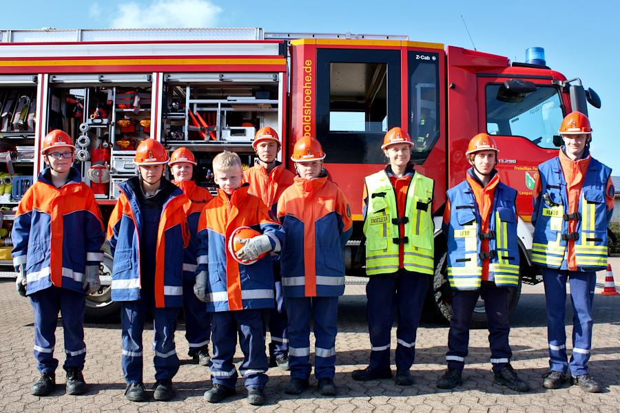 Zum Abschluss des 24-Stunden-Dienstes haben sich die Jugendfeuerwehrleute zum Foto aufgestellt. Foto: Thomas Dohna