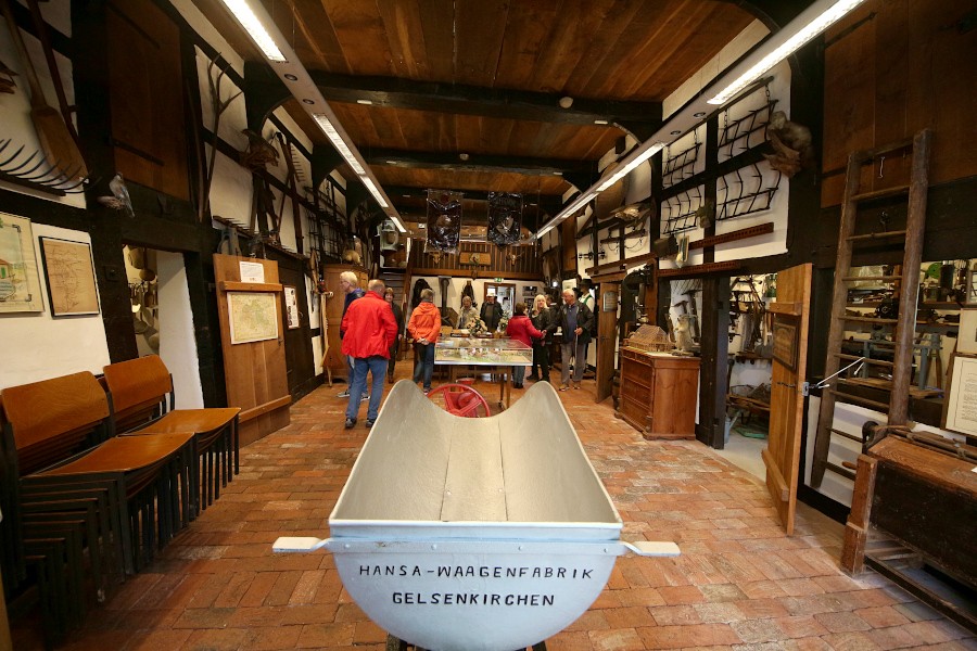 Viele Besucher fanden sich im Heimatmuseum ein, in dem viele historischen Gerätschaften rund um das Leben auf dem Land ausgestellt werden. Foto: Thomas Dohna