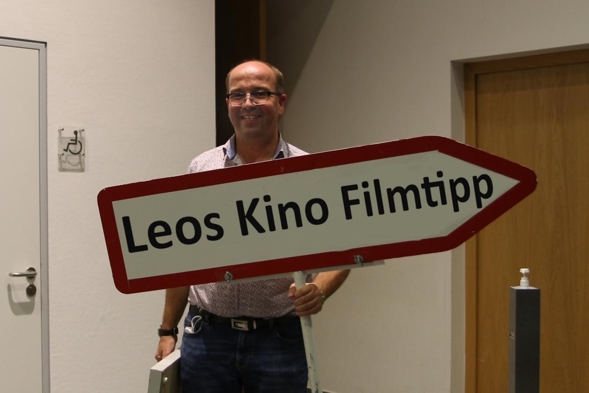 Leos Kino-Aktiver Ulrich Schumann weist auf gute Filme hin. Foto: Edeltraud Dombert/Montage: Thomas Dohna