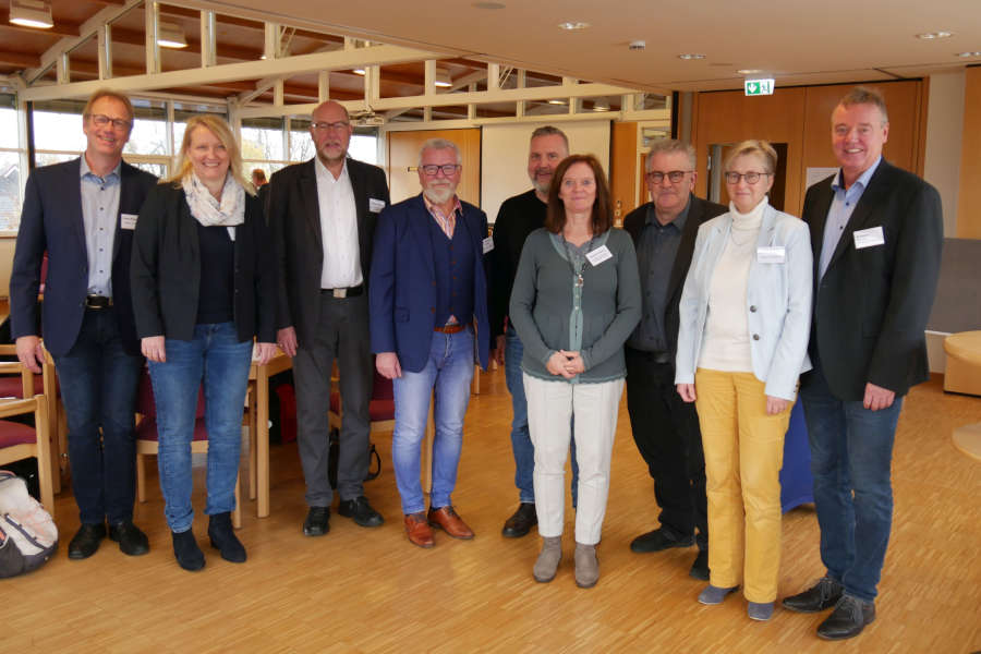 Gestalteten den Religionslehrertag mit Impulsen und Workshops: Dieter Bökemeier, Janine Bartsch, Renke Brahms, Manfred Karsch, Oliver Arnhold, Dagmar Kübler, Tobias Treseler, Sabine Hartmann, Andreas Mattke (v.l.) Foto: Lippische Landeskirche