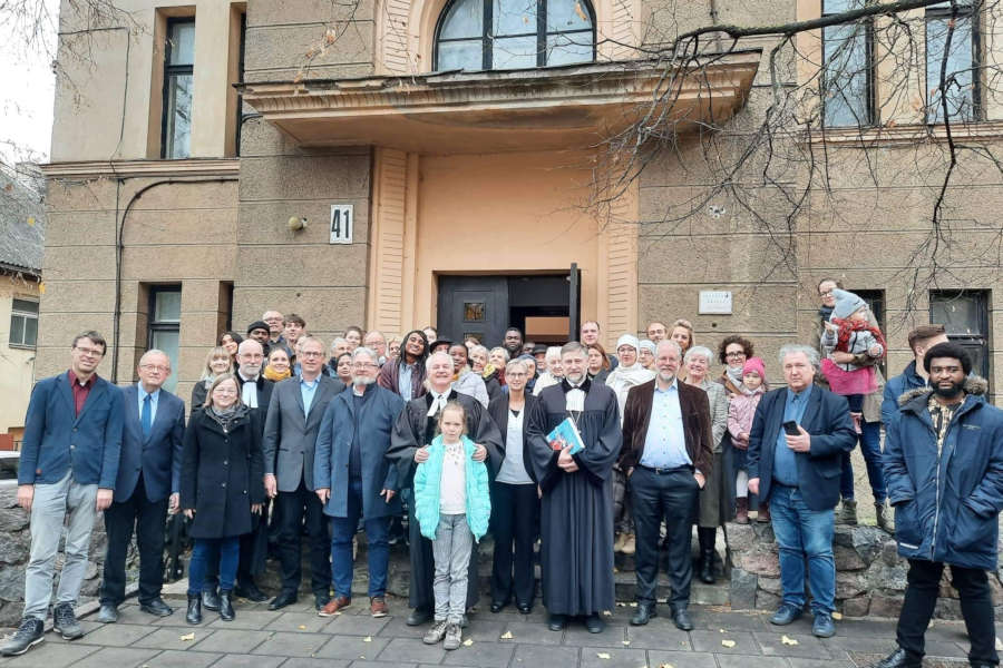 Lippische Delegation in Kaunas: hier mit den Besucherinnen und Besuchern des internationalen Gottesdienstes