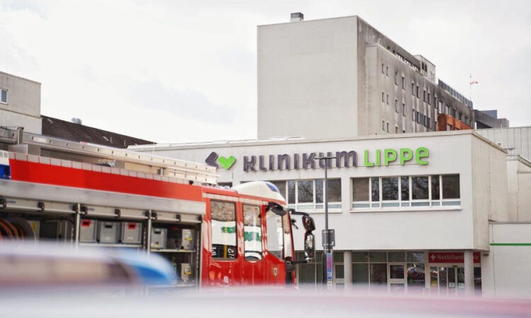 In einem Patientenzimmer des Klinikums Lippe hat es gebrannt. Eine Patientin kam ums Leben, zwei andere Patientinnen wurden schwer verletzt. Foto: Freitag TV