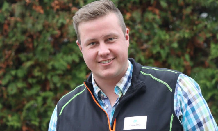 Lennard Meier (23) aus Lemgo ist auf der Grünen Woche in Berlin im Einsatz. Er freut sich auf interessante Gespräche: „Egal ob Tierwohl, Klimaschutz oder Biodiversität, unsere Themenpalette ist vielfältig wie die Landwirtschaft auch ist.“