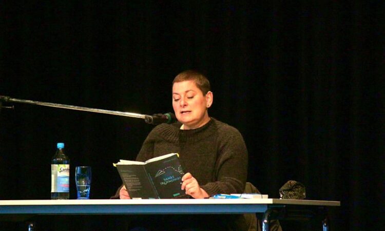 Die Jugendbuchautorin Tamara Bach las in der Felix-Fechenbach-Gesamtschule. Foto: Tkomas Dohna
