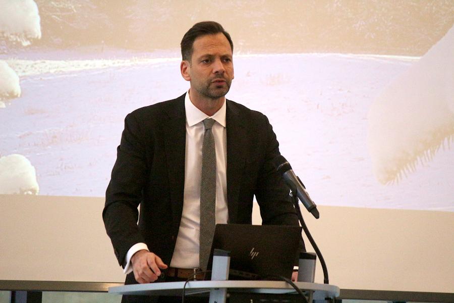 Marc Lübke, innenpolitischer Sprecher der FDP-Landtagsfraktion, sprach zum Respekt vor dem Rechtsstaat. Foto: Thomas Dohna