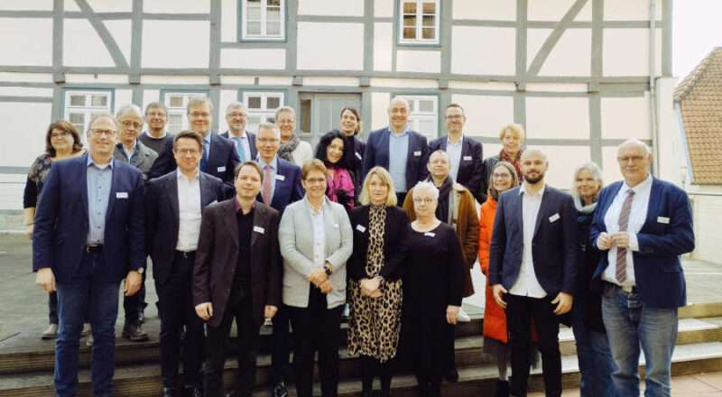 Workshop zum diakonischen Profil: mit Vertreterinnen und Vertretern diakonischer Einrichtungen und Kirchengemeinden, des Kreises Lippe, der KD-Bank und der Wirtschaftsprüfungsgesellschaft Curacon. Foto: Lippische Landeskirche. Foto: Lippische Landeskirche