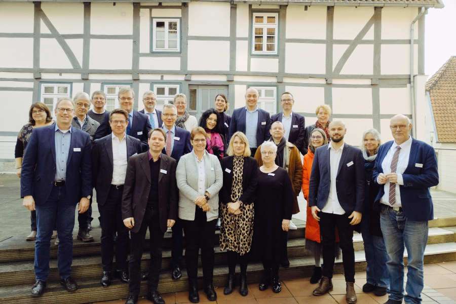 Workshop zum diakonischen Profil: mit Vertreterinnen und Vertretern diakonischer Einrichtungen und Kirchengemeinden, des Kreises Lippe, der KD-Bank und der Wirtschaftsprüfungsgesellschaft Curacon. Foto: Lippische Landeskirche. Foto: Lippische Landeskirche