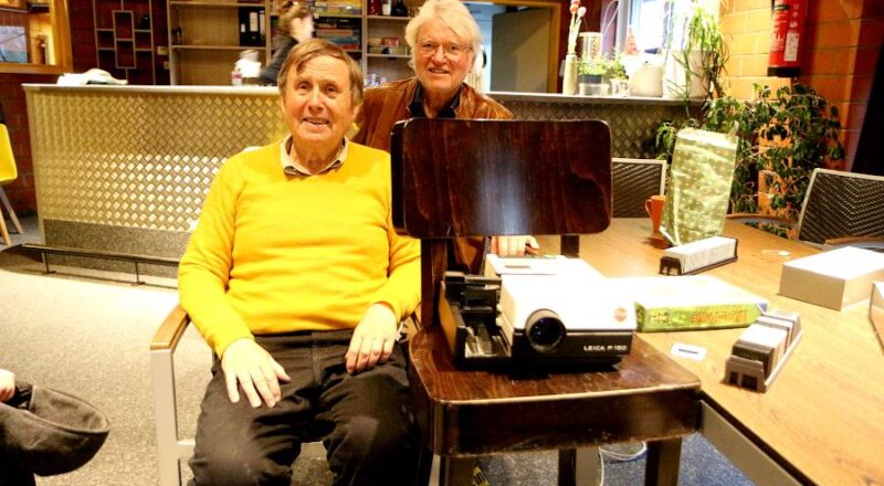 Karl Harbaum (rechts) war im Erzählcafé des Netzwerkes zu Gast. Detlev Gadow hatte ihn eingeladen. Foto: Thomas Dohna