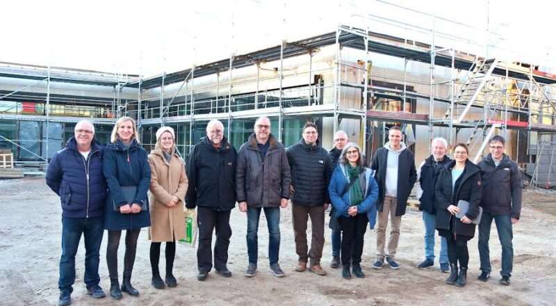 Die Mitglieder des Betriebsausschusses des Gemeinderates besichtigten den Neubau an der FFG. Foto: Thomas Dohna