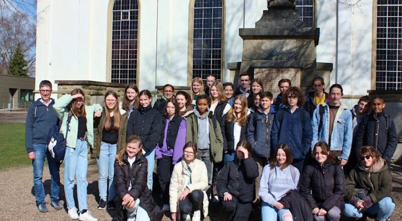 Schülerinnen und Schüler aus der französischen Partnergemeinde Leopoldshöhes St. Gaultier sind zu Gast in der Gemeinde. Foto: Thomas Dohna