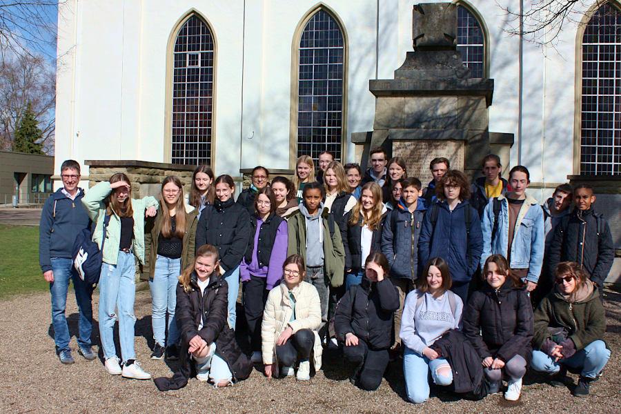 Schülerinnen und Schüler aus der französischen Partnergemeinde Leopoldshöhes St. Gaultier sind zu Gast in der Gemeinde. Foto: Thomas Dohna