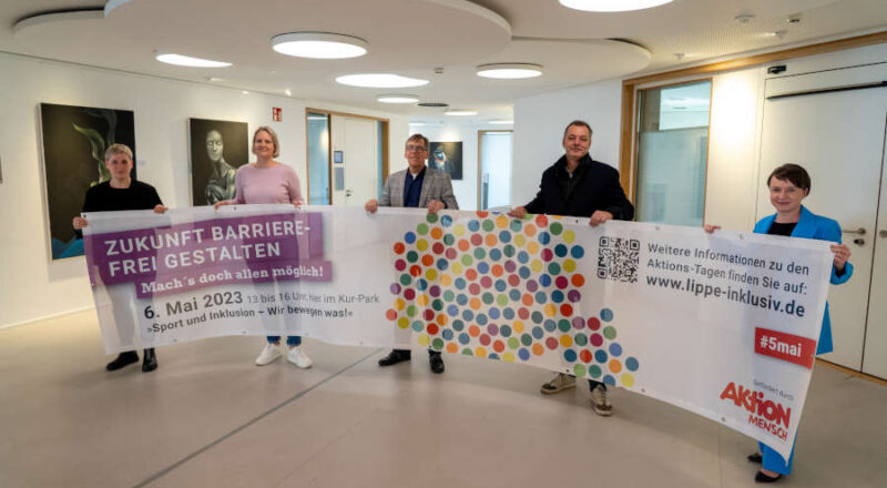 Foto von links: Ulrike Häcker (Kompetenzzentrum Selbstbestimmt Leben, KSL), Sonja Wagner (Ergänzende unabhängige Beratungsstelle, EUTB), Michael Meier (Netzwerk für Menschen mit Behinderung, Senior*innen, NBS), Oliver Siekmann (Stadt Bad Salzuflen), Monika Heel (Inklusionsbeauftragte des Kreises Lippe) (Foto: Kreis Lippe)