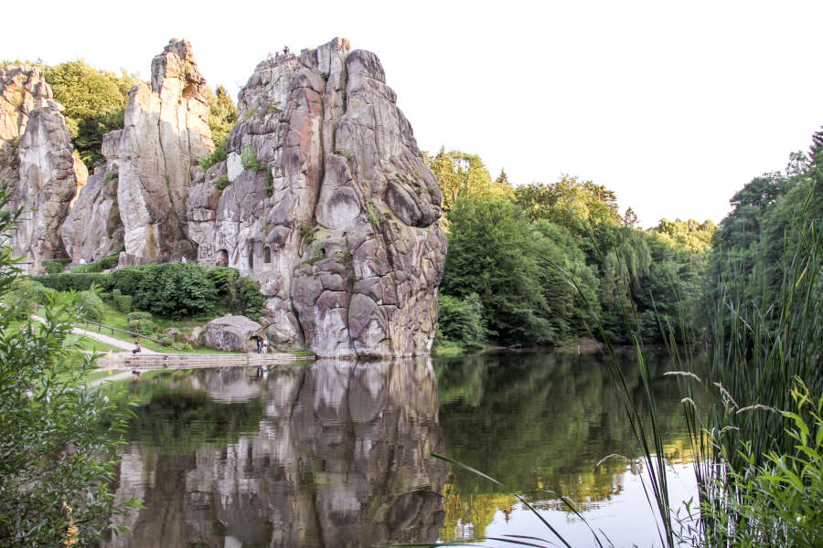 Die Externsteine – für viele Menschen ein ganz besonderer Kraftort. Foto: LVL