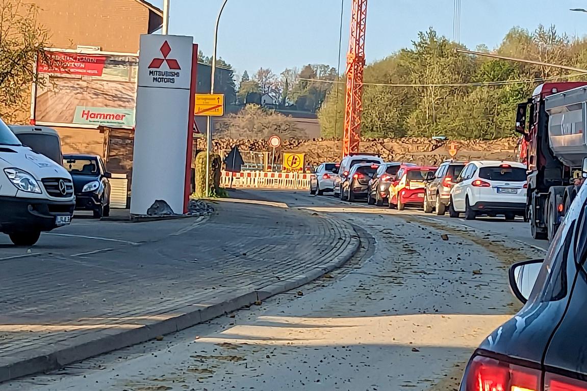 Vorgestern Morgen sah es auf der Hauptstraße in Asemissen so aus. Foto: Privat