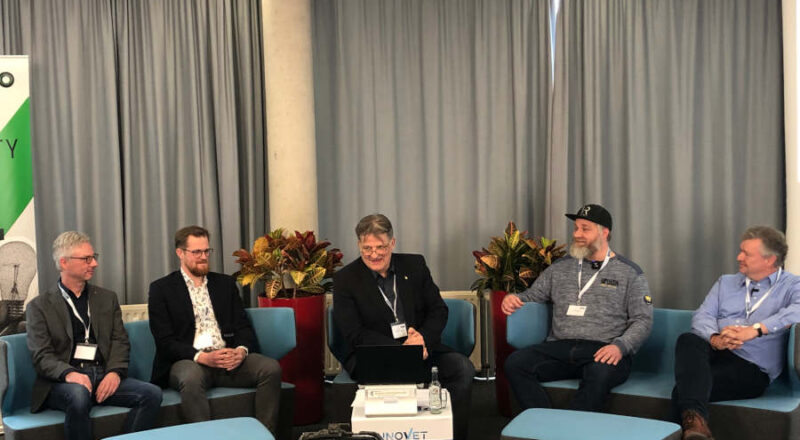 Auf dem Podium: Michael Roland, Laurent Matthies, Moderator Michael Krakow, Jan Pieniak und Dr. Steffan Ritzenhoff (v.l.n.r)