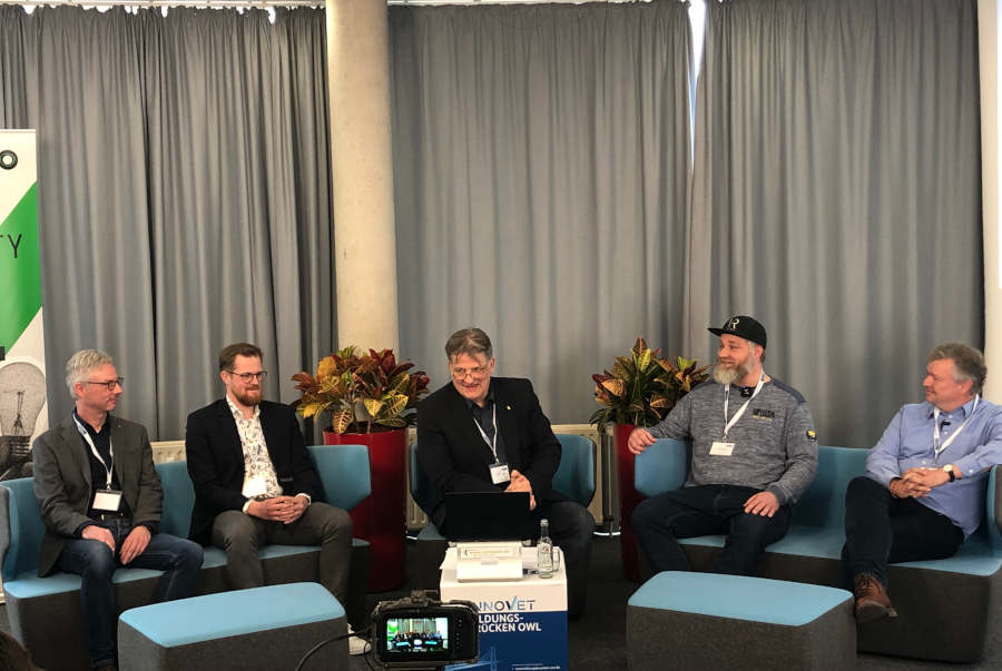 Auf dem Podium: Michael Roland, Laurent Matthies, Moderator Michael Krakow, Jan Pieniak und Dr. Steffan Ritzenhoff (v.l.n.r)