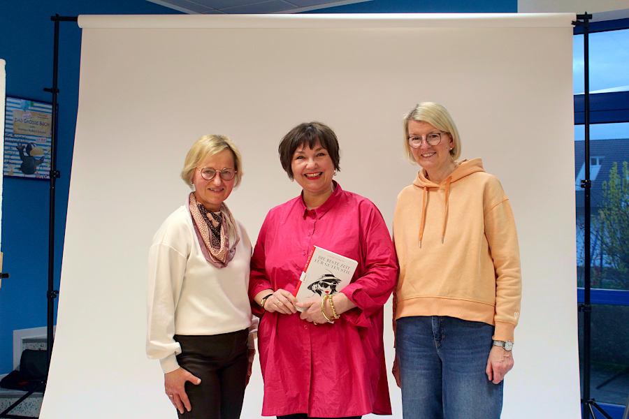 Fotoshooting mit der Autorin Susanne Ackstaller (Mitte), Kerstin Kaiser (links) und Susan Brockschmidt. Foto: Christine Reuner