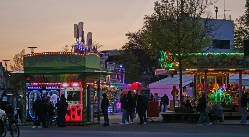 Der Marktplatz ist an diesem Wochenende fast rund um die Uhr gut besucht. Foto: Martin Düsterberg