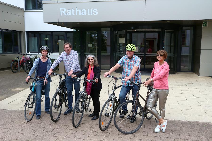 Almuth Mäscher, Michael Kriszan, Karin Glöckner, Reiner Loer und Kerstin Tappe laden zum Stadtradeln 2023 ein. Foto: Edeltraud Dombert