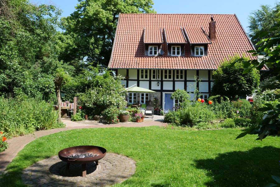 Das Fachwerkhaus von 1808 hat Ulrich Käthner mit historischem Sachverstand hergerichtet. Foto: Martin Düsterberg