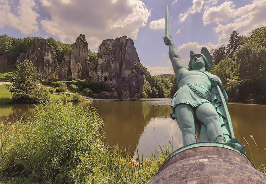 Ein lohnendes Ziel in den Sommerferien – die Externsteine und das Hermannsdenkmal. Fotos/Collage: LVL